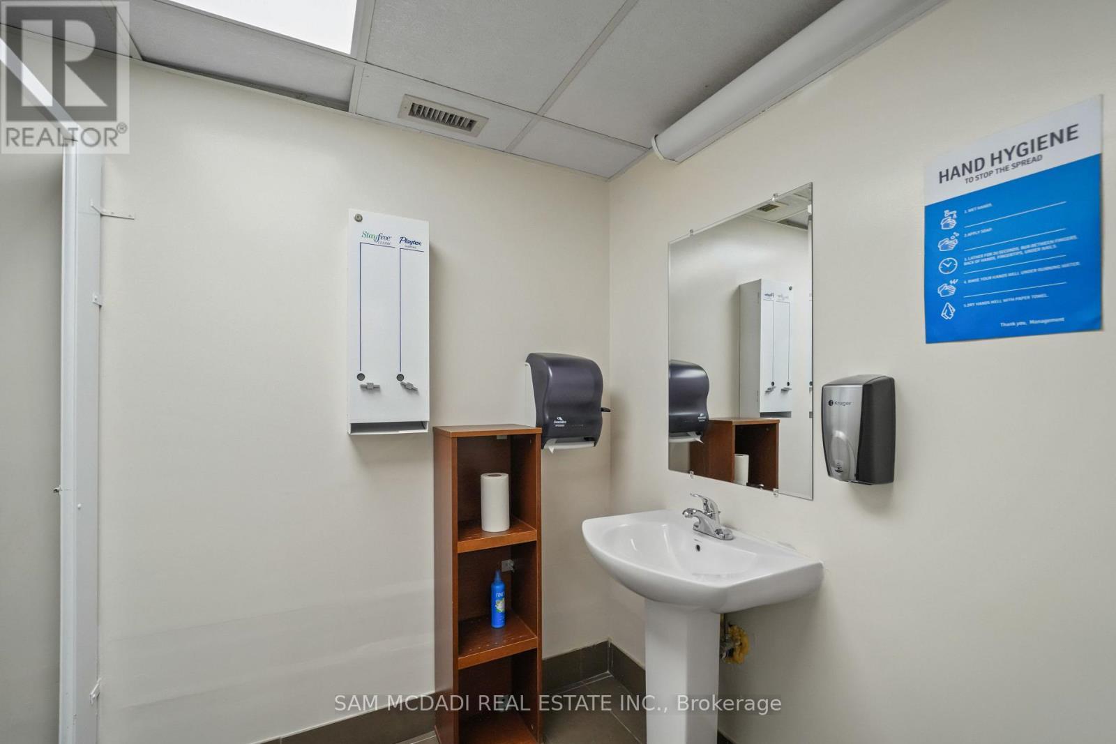 1645 Dundas Street W, Mississauga, ON