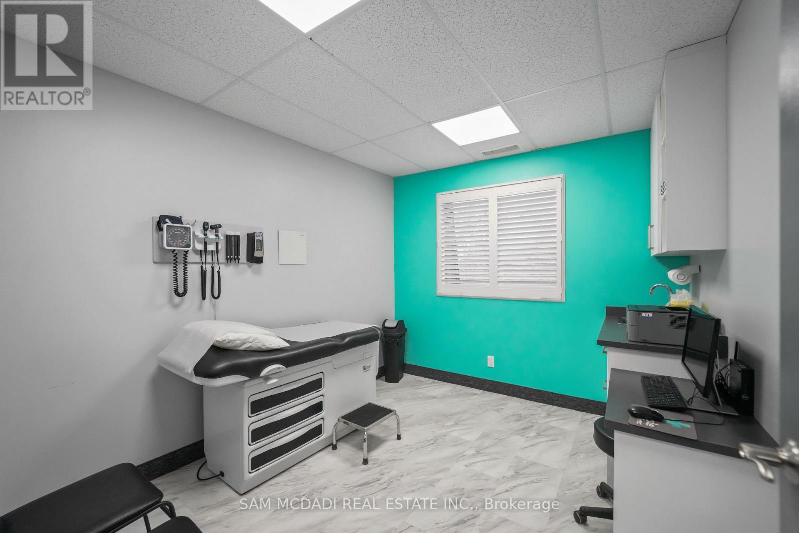 1645 Dundas Street W, Mississauga, ON