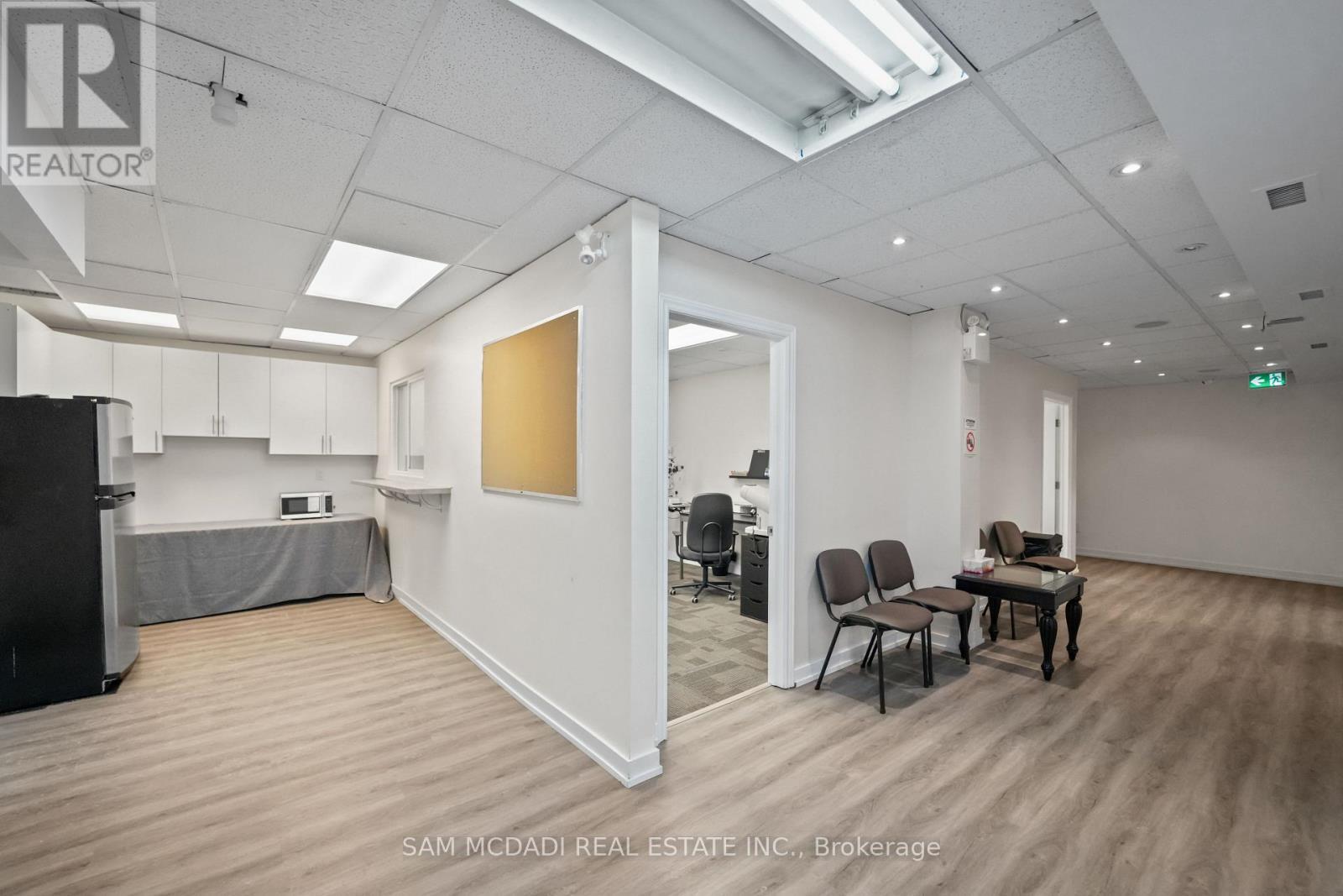 1645 Dundas Street W, Mississauga, ON