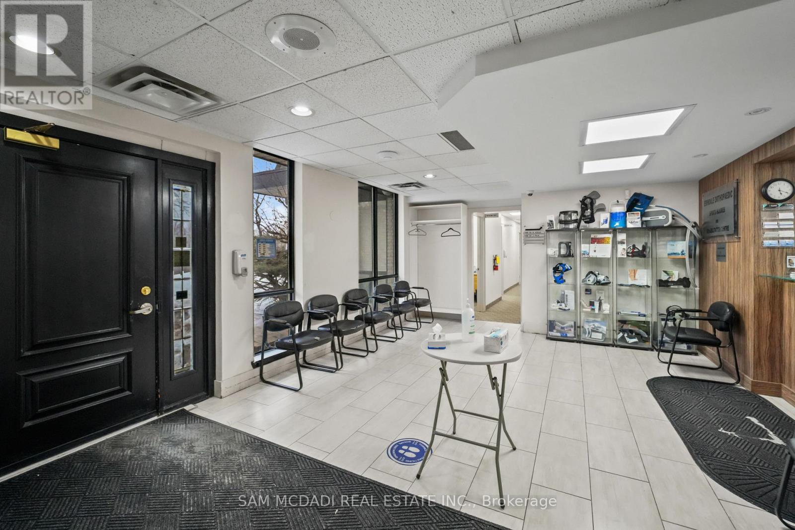 1645 Dundas Street W, Mississauga, ON