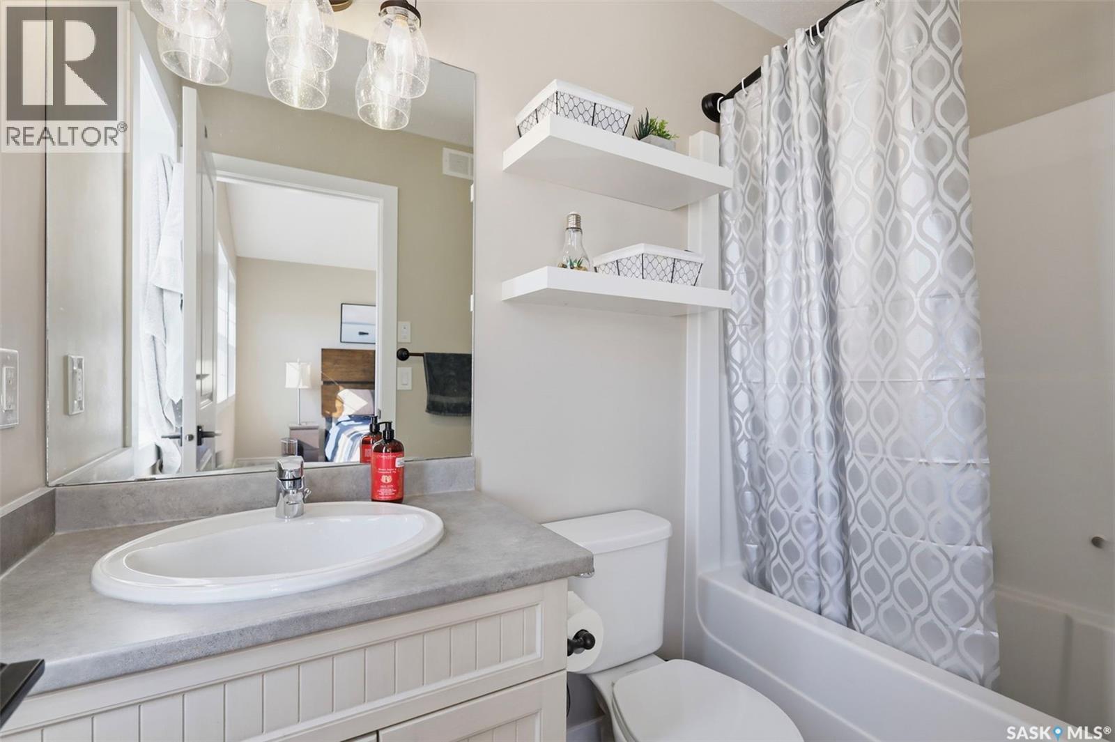 1047 Kolynchuk Crescent, Saskatoon, SK - Indoor Photo Showing Bathroom