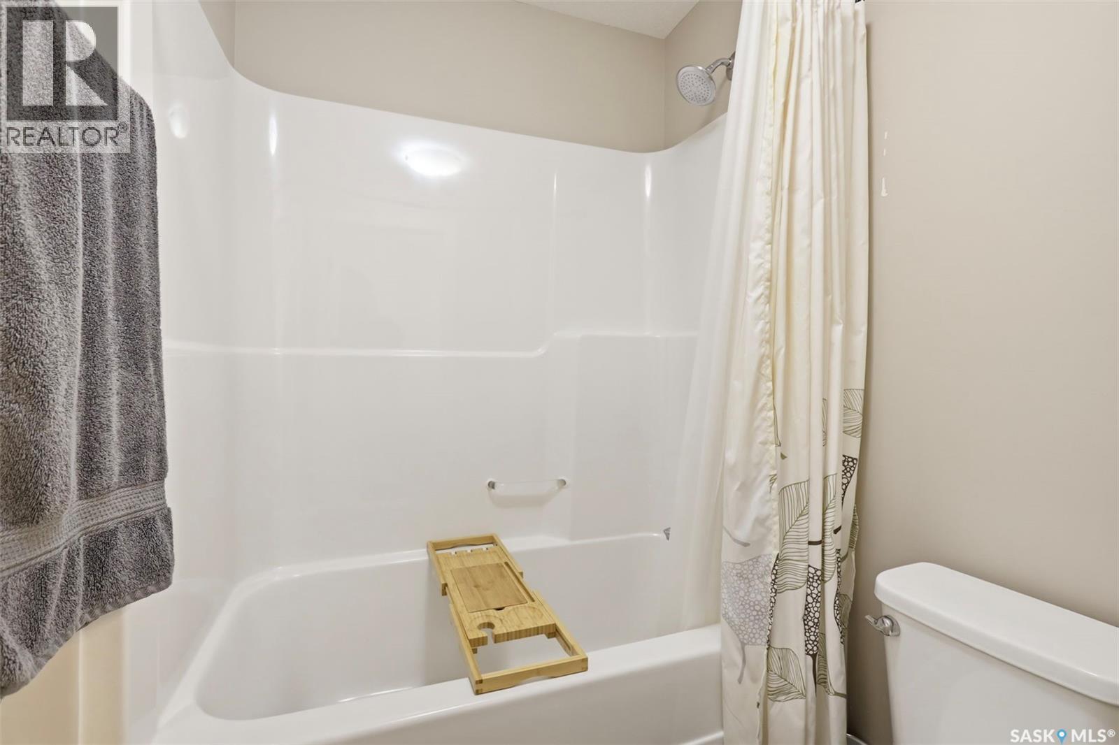 1047 Kolynchuk Crescent, Saskatoon, SK - Indoor Photo Showing Bathroom