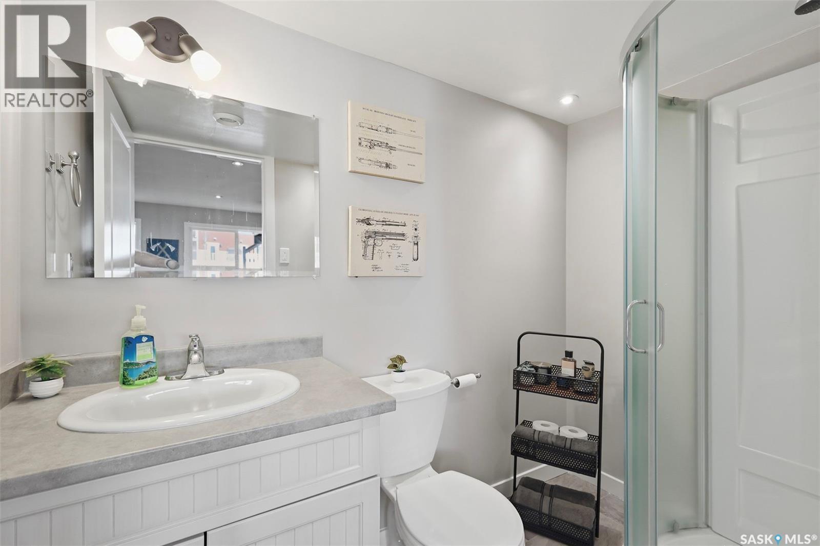 1047 Kolynchuk Crescent, Saskatoon, SK - Indoor Photo Showing Bathroom