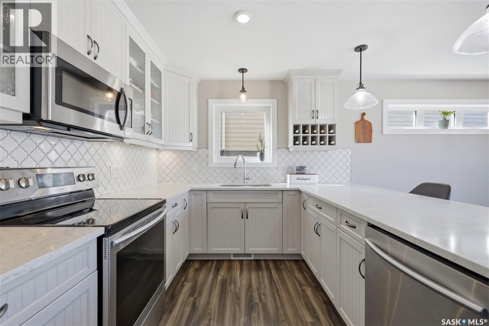 1047 Kolynchuk Crescent, Saskatoon, SK - Indoor Photo Showing Kitchen With Upgraded Kitchen