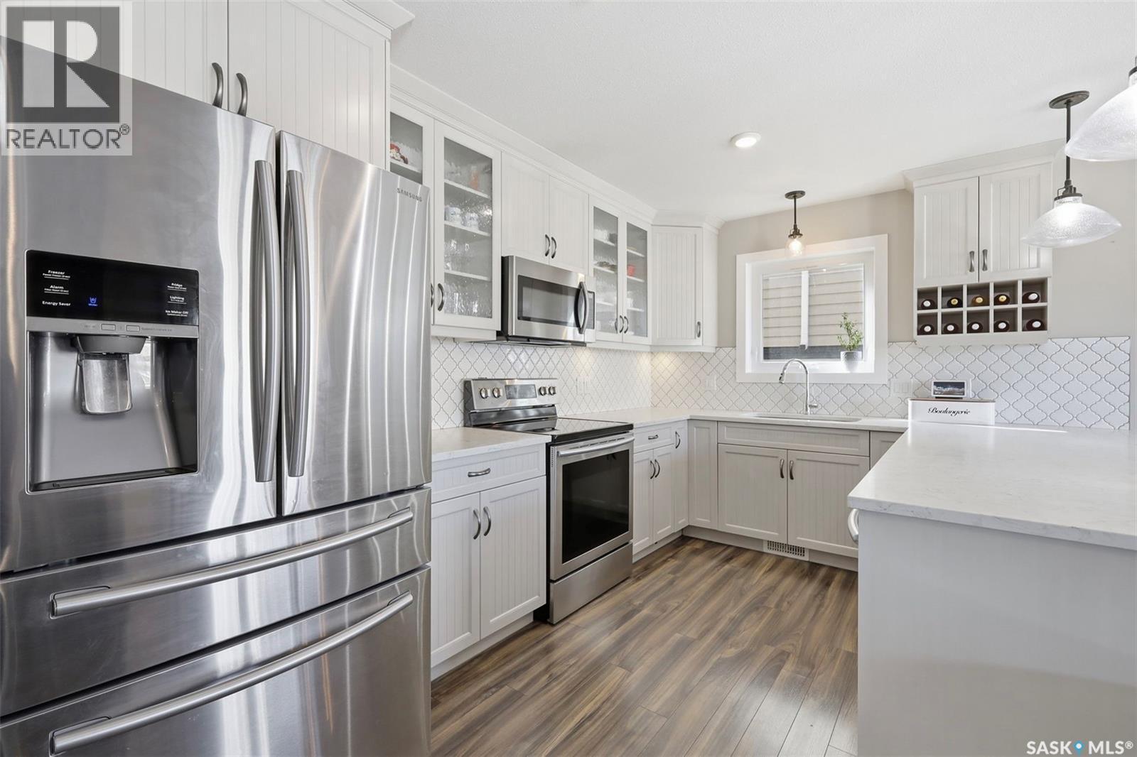 1047 Kolynchuk Crescent, Saskatoon, SK - Indoor Photo Showing Kitchen With Upgraded Kitchen