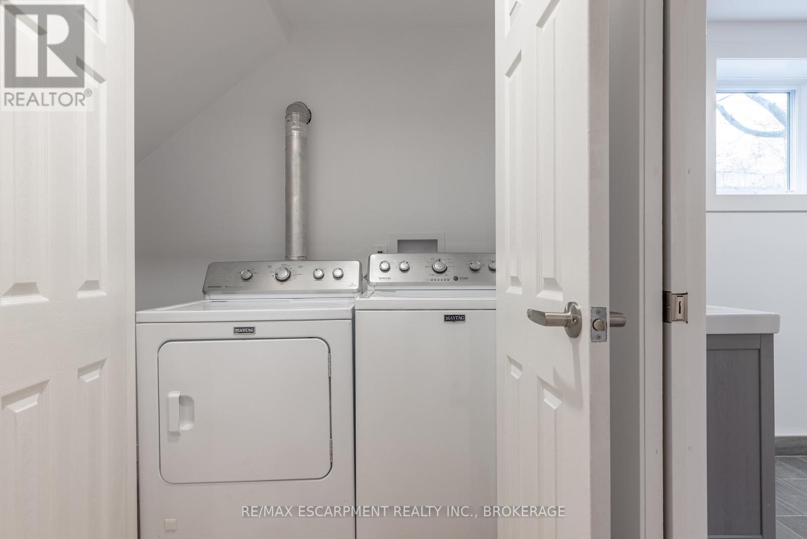 50 Fifth Street, Welland (Lincoln/Crowland), ON - Indoor Photo Showing Laundry Room