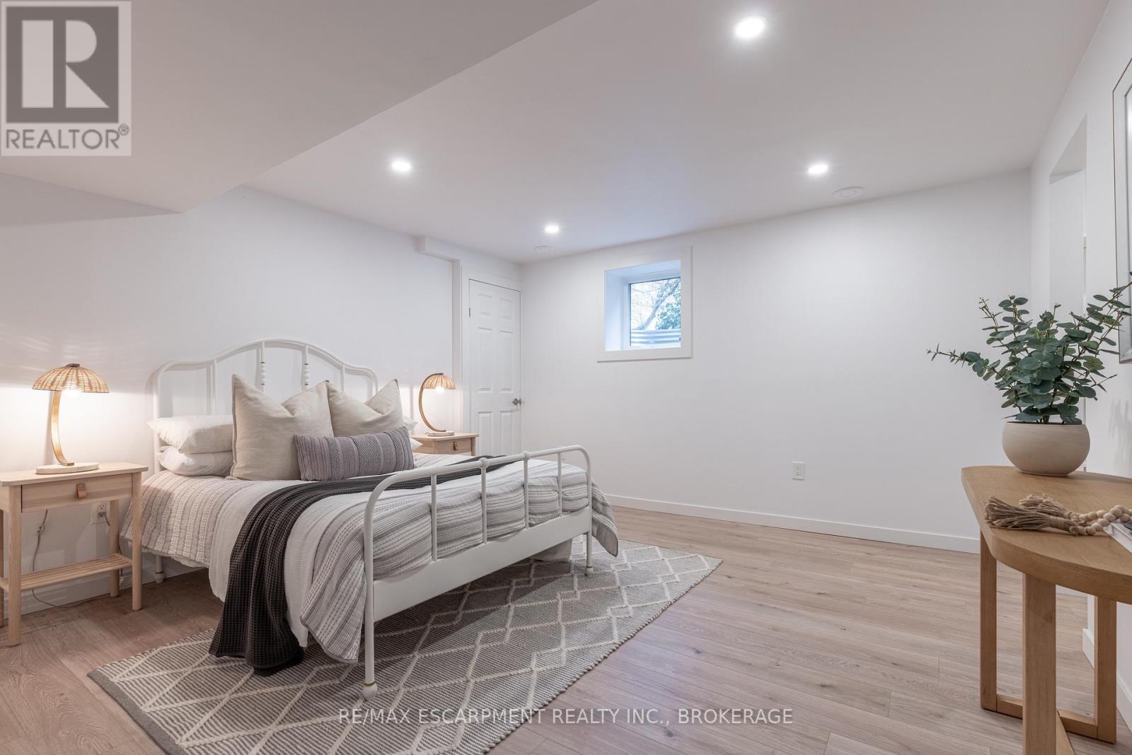 50 Fifth Street, Welland (Lincoln/Crowland), ON - Indoor Photo Showing Bedroom