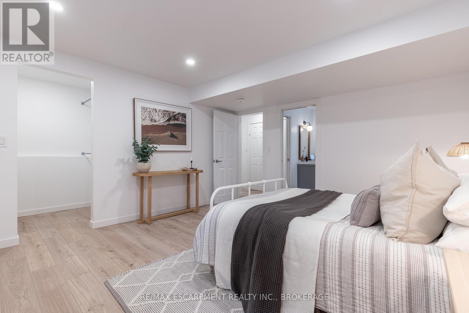 50 Fifth Street, Welland (Lincoln/Crowland), ON - Indoor Photo Showing Bedroom