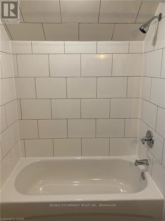 50 Fifth Street, Welland (Lincoln/Crowland), ON - Indoor Photo Showing Bathroom