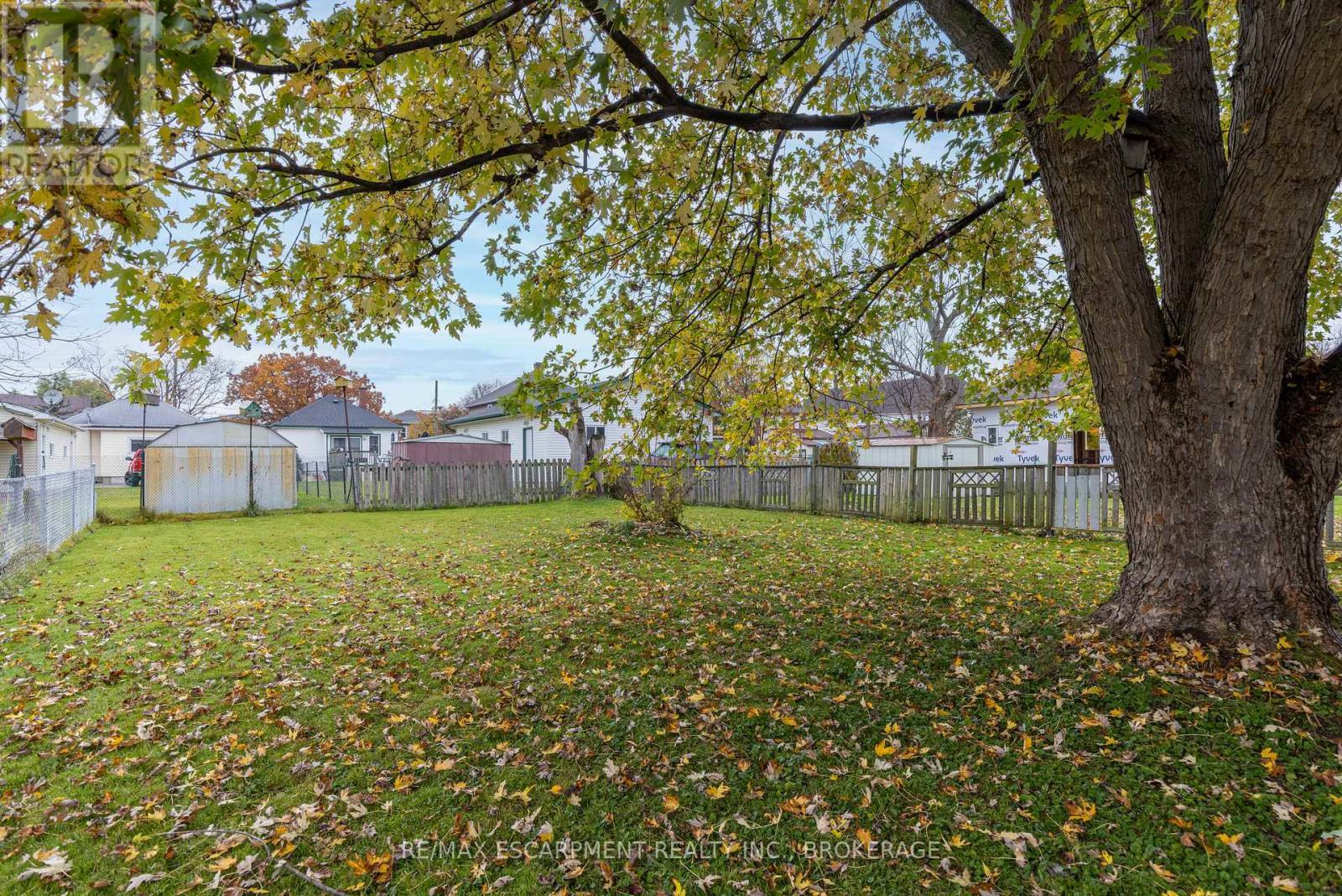 50 Fifth Street, Welland (Lincoln/Crowland), ON - Outdoor With Backyard