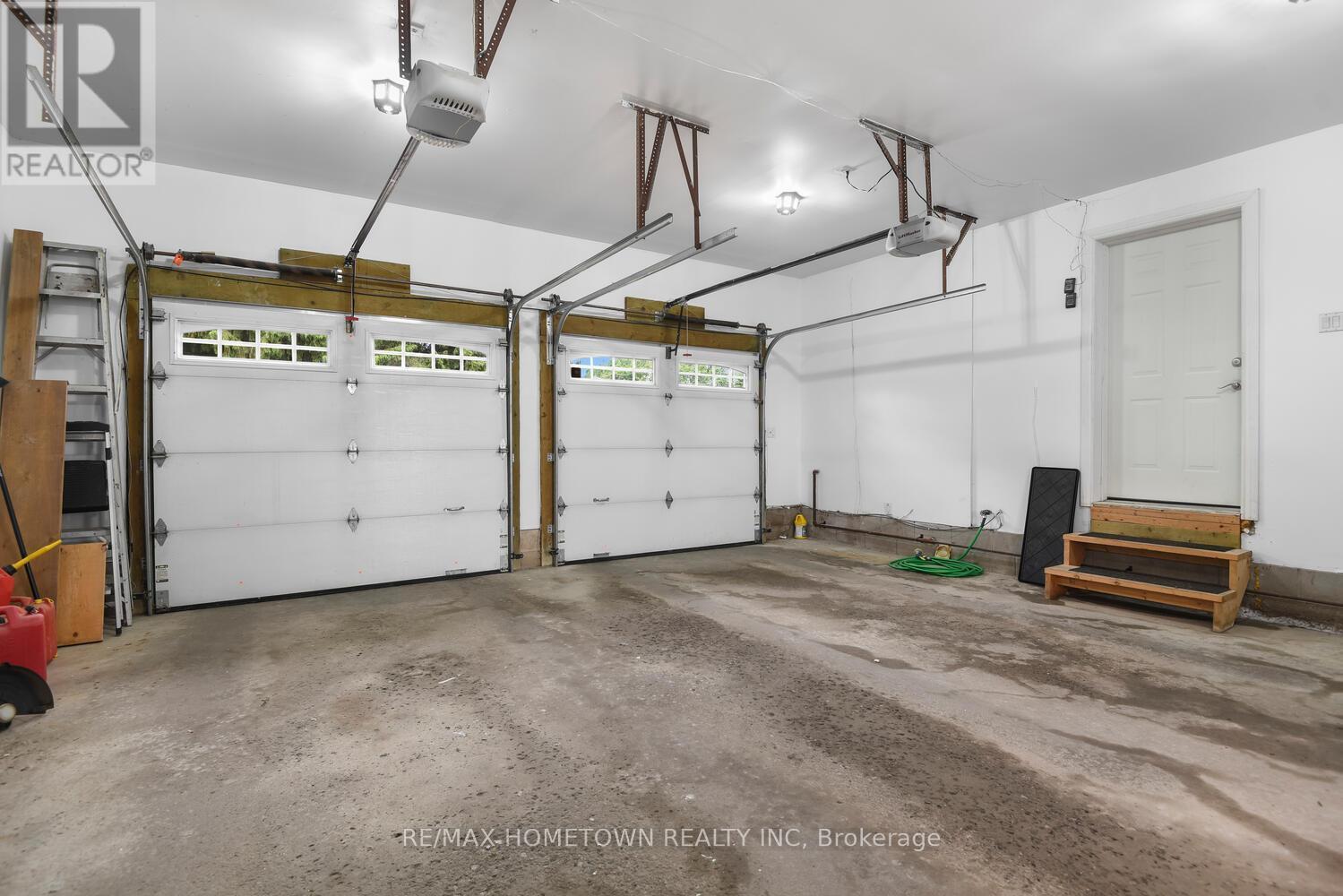 1111 Burnside Drive, Augusta, ON - Indoor Photo Showing Garage