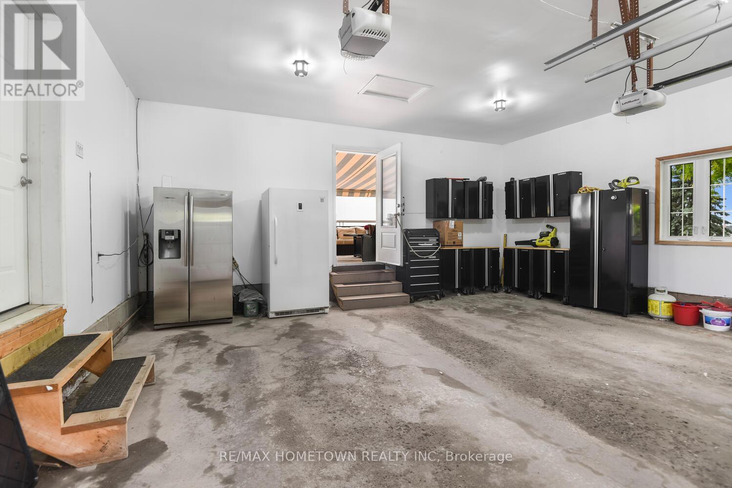 1111 Burnside Drive, Augusta, ON - Indoor Photo Showing Garage