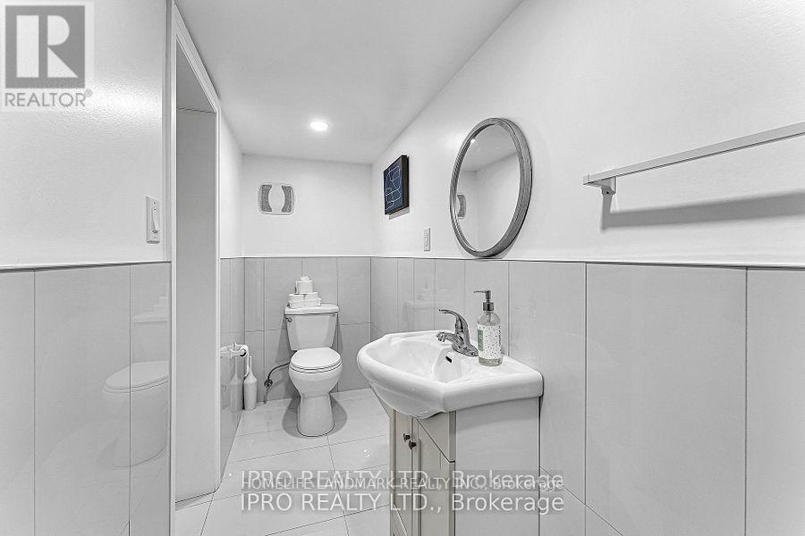 2595 Windjammer Road, Mississauga, ON - Indoor Photo Showing Bathroom