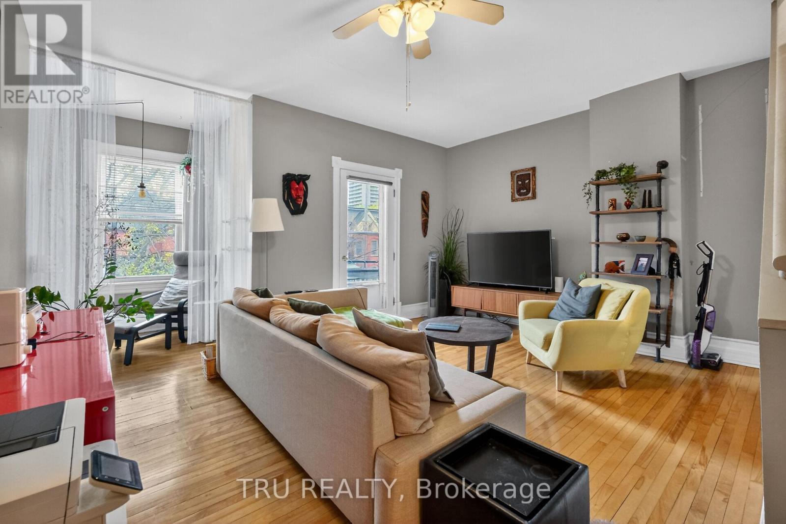 84 James Street, Ottawa, ON - Indoor Photo Showing Living Room