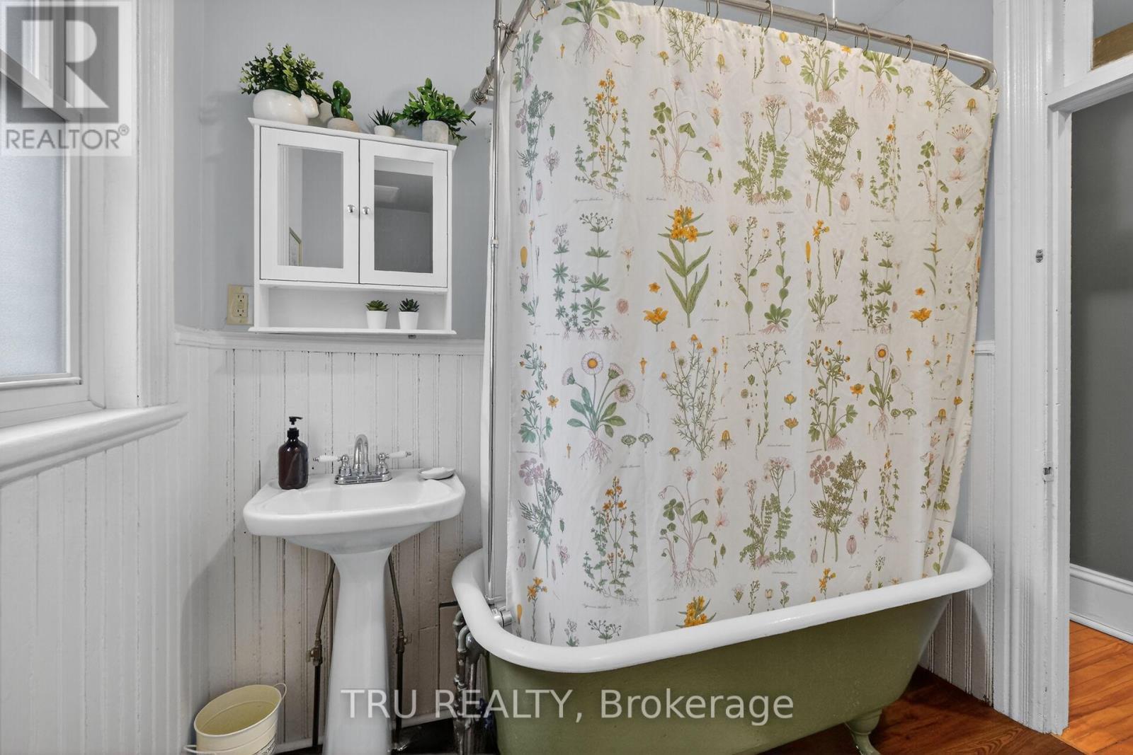 84 James Street, Ottawa, ON - Indoor Photo Showing Bathroom