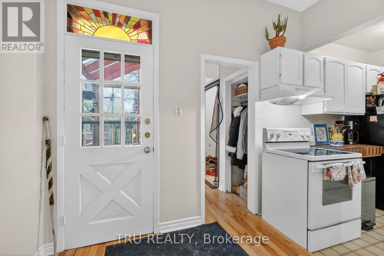84 James Street, Ottawa, ON - Indoor Photo Showing Kitchen