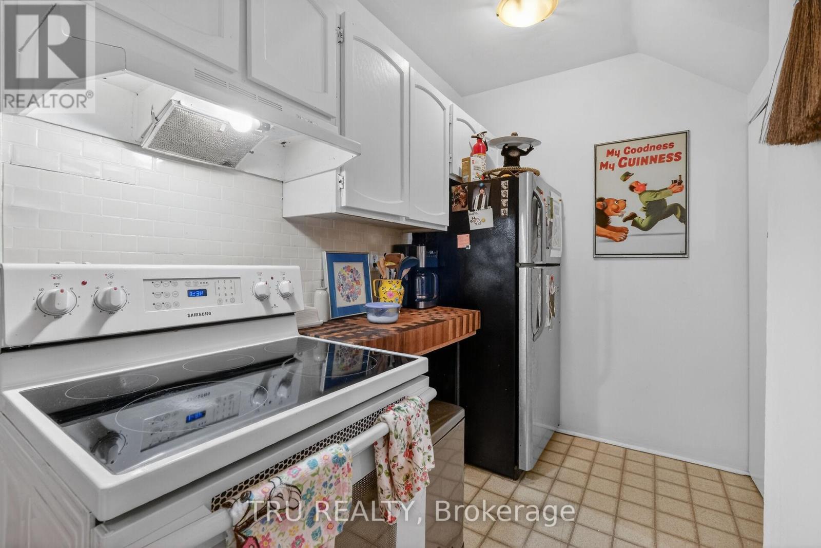 84 James Street, Ottawa, ON - Indoor Photo Showing Kitchen