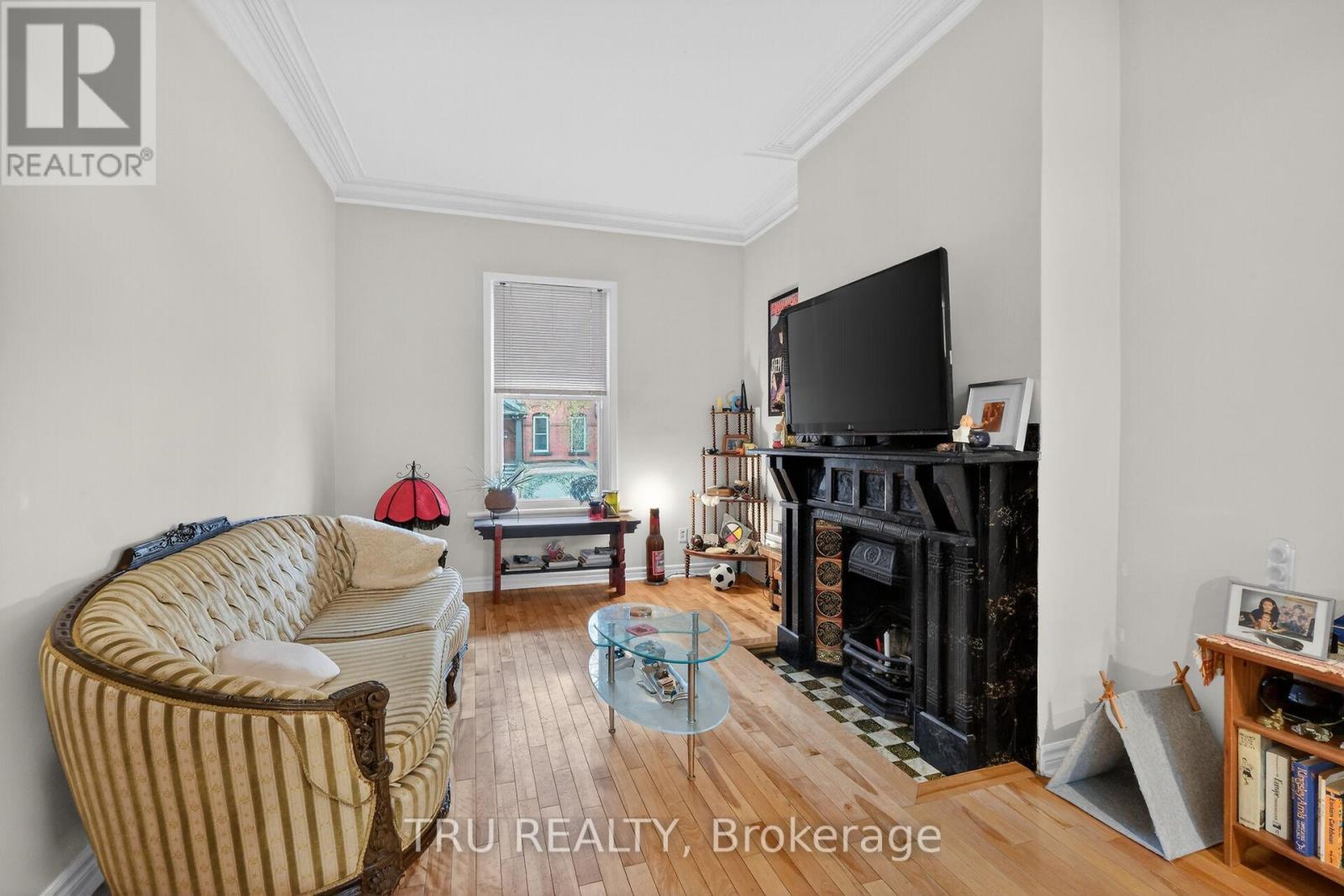 84 James Street, Ottawa, ON - Indoor Photo Showing Living Room With Fireplace