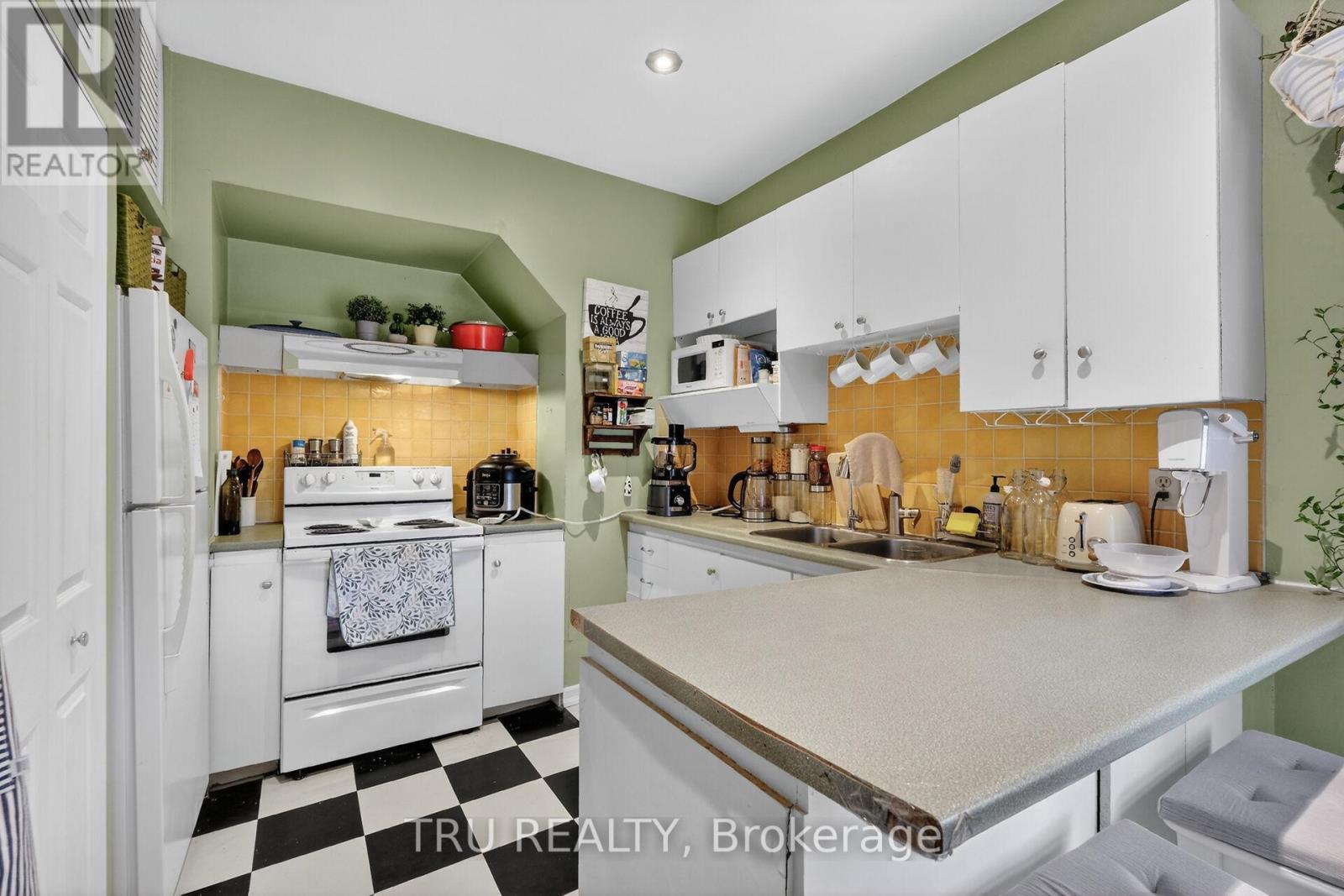 84 James Street, Ottawa, ON - Indoor Photo Showing Kitchen With Double Sink