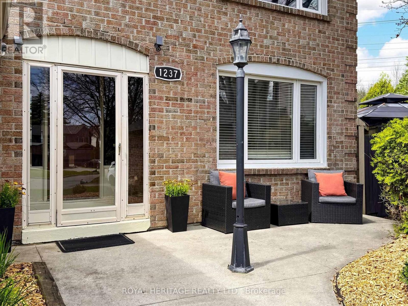 1237 Fieldstone Circle N, Pickering, ON - Outdoor