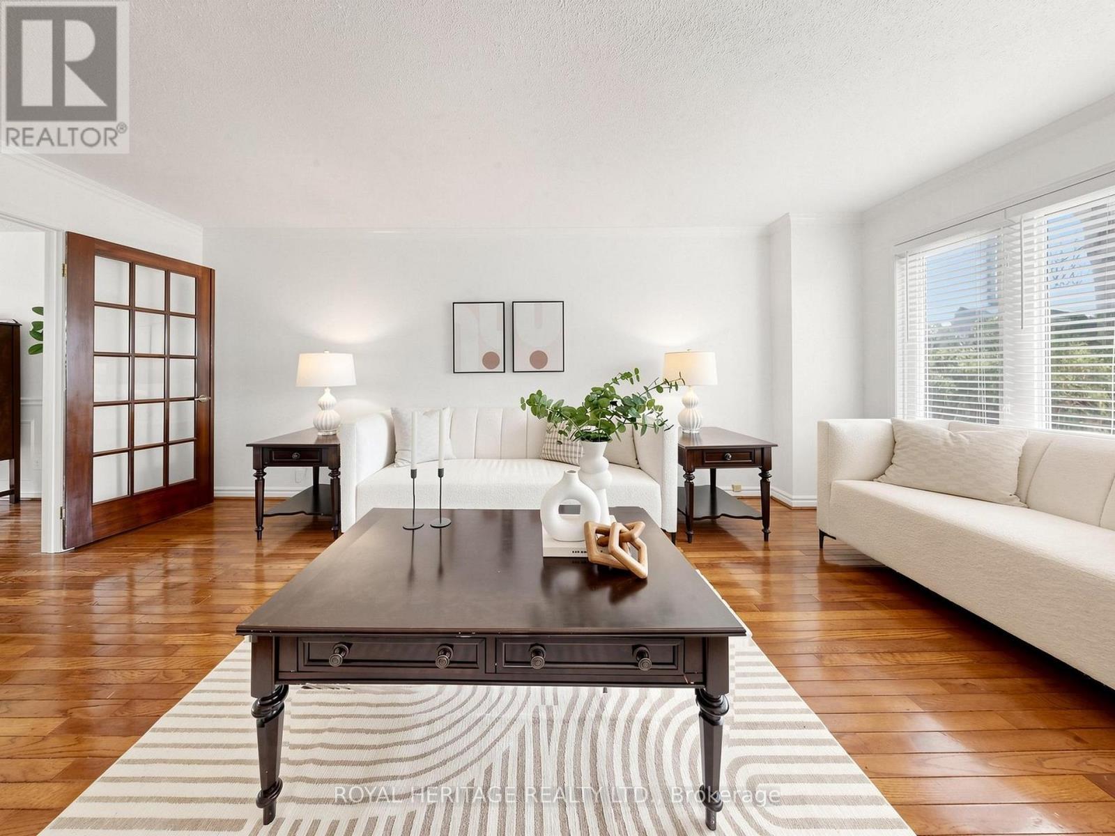 1237 Fieldstone Circle N, Pickering, ON - Indoor Photo Showing Living Room
