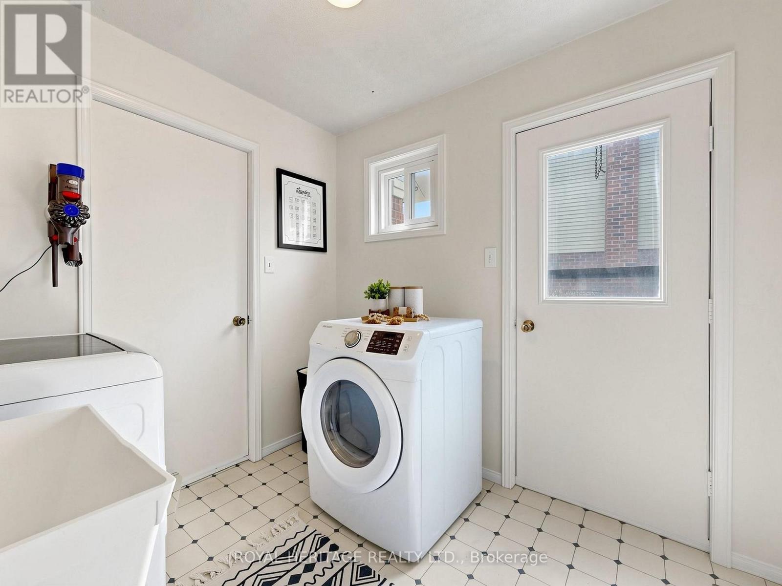 Access to garage & side yard - 1237 Fieldstone Circle N, Pickering, ON - Indoor Photo Showing Laundry Room