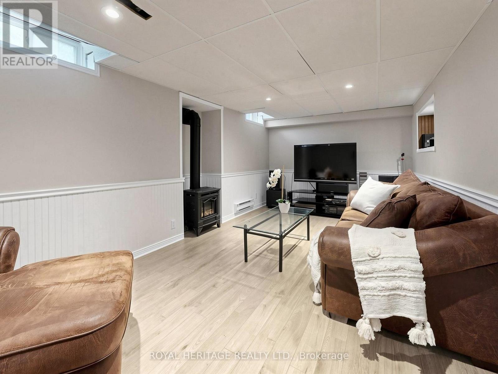 1237 Fieldstone Circle N, Pickering, ON - Indoor With Fireplace