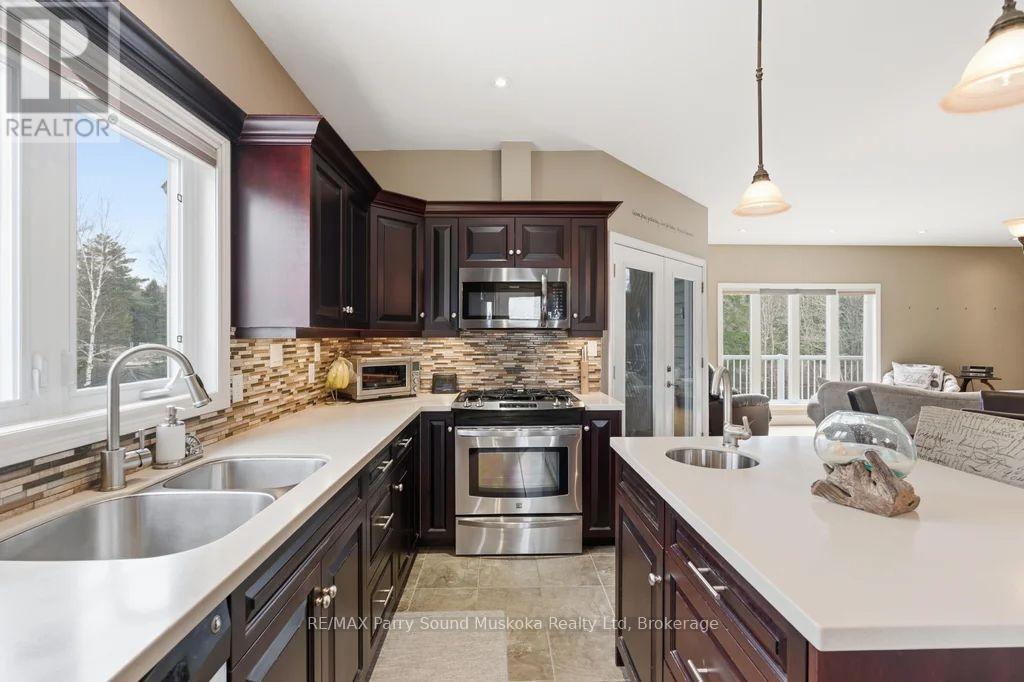 132 Lawson Drive, Kearney, ON - Indoor Photo Showing Kitchen With Double Sink With Upgraded Kitchen