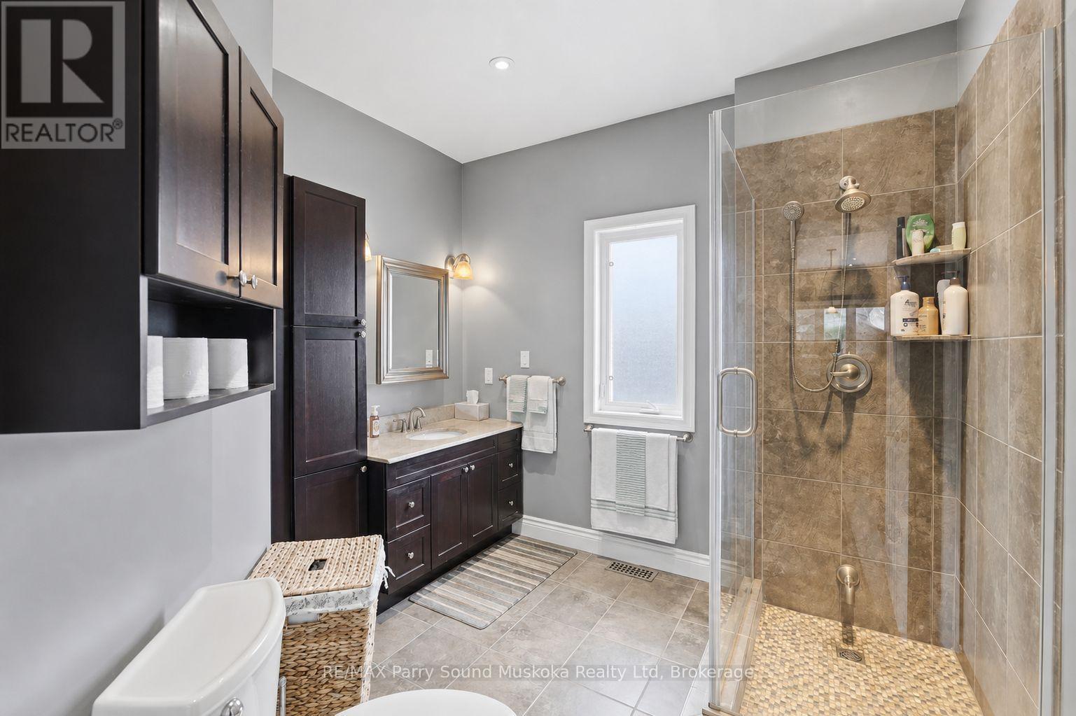 Primary bathroom - 132 Lawson Drive, Kearney, ON - Indoor Photo Showing Bathroom