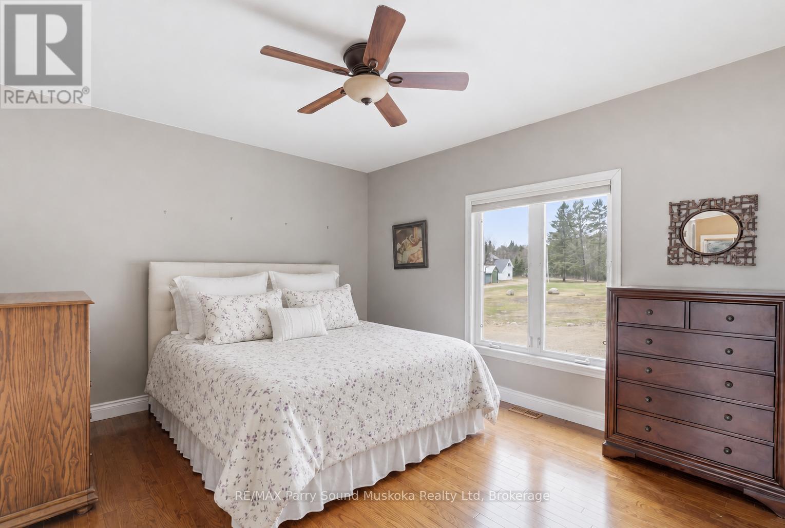 Primary bedroom - 132 Lawson Drive, Kearney, ON - Indoor Photo Showing Bedroom
