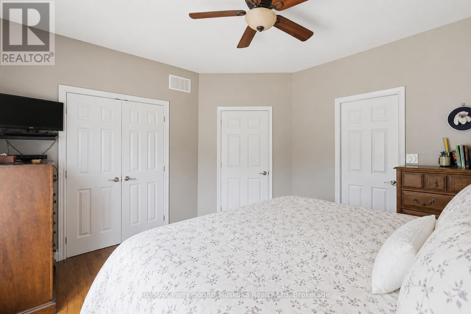 132 Lawson Drive, Kearney, ON - Indoor Photo Showing Bedroom