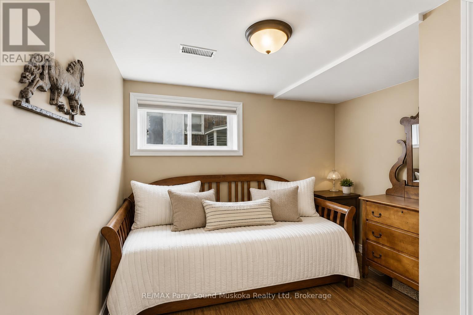 Lower bedroom - 132 Lawson Drive, Kearney, ON - Indoor Photo Showing Bedroom