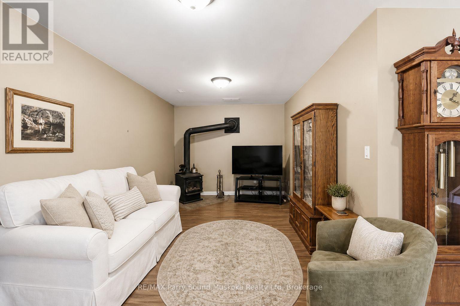 lower living space - 132 Lawson Drive, Kearney, ON - Indoor Photo Showing Living Room