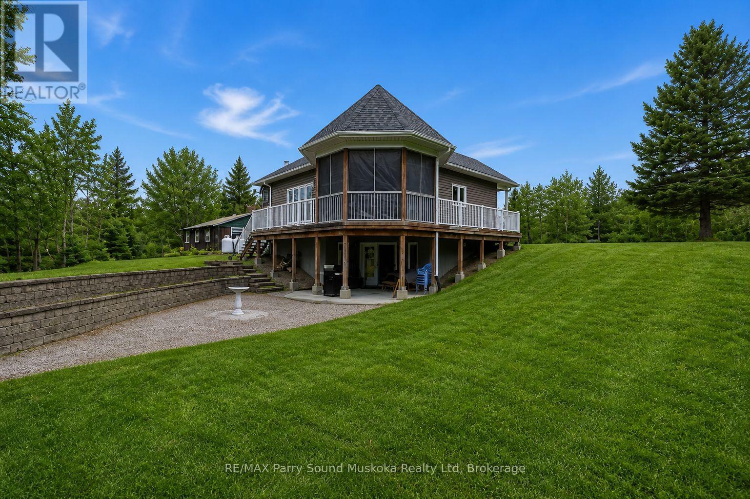Primary home - 132 Lawson Drive, Kearney, ON - Outdoor With Deck Patio Veranda With Backyard