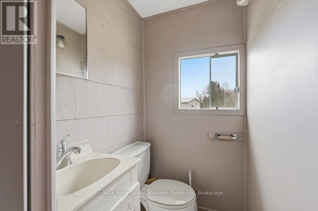 132 Lawson Drive, Kearney, ON - Indoor Photo Showing Bathroom