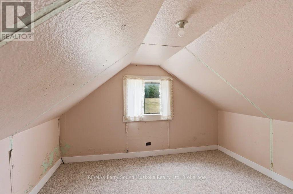 132 Lawson Drive, Kearney, ON - Indoor Photo Showing Other Room