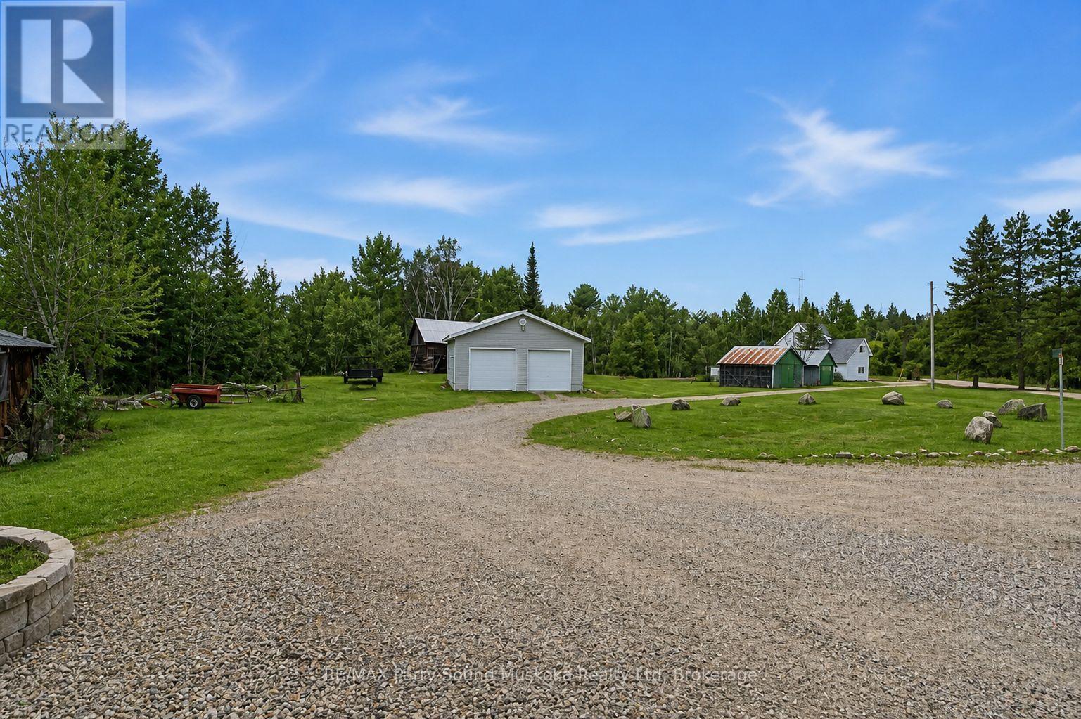 2 door garage - 132 Lawson Drive, Kearney, ON - Outdoor