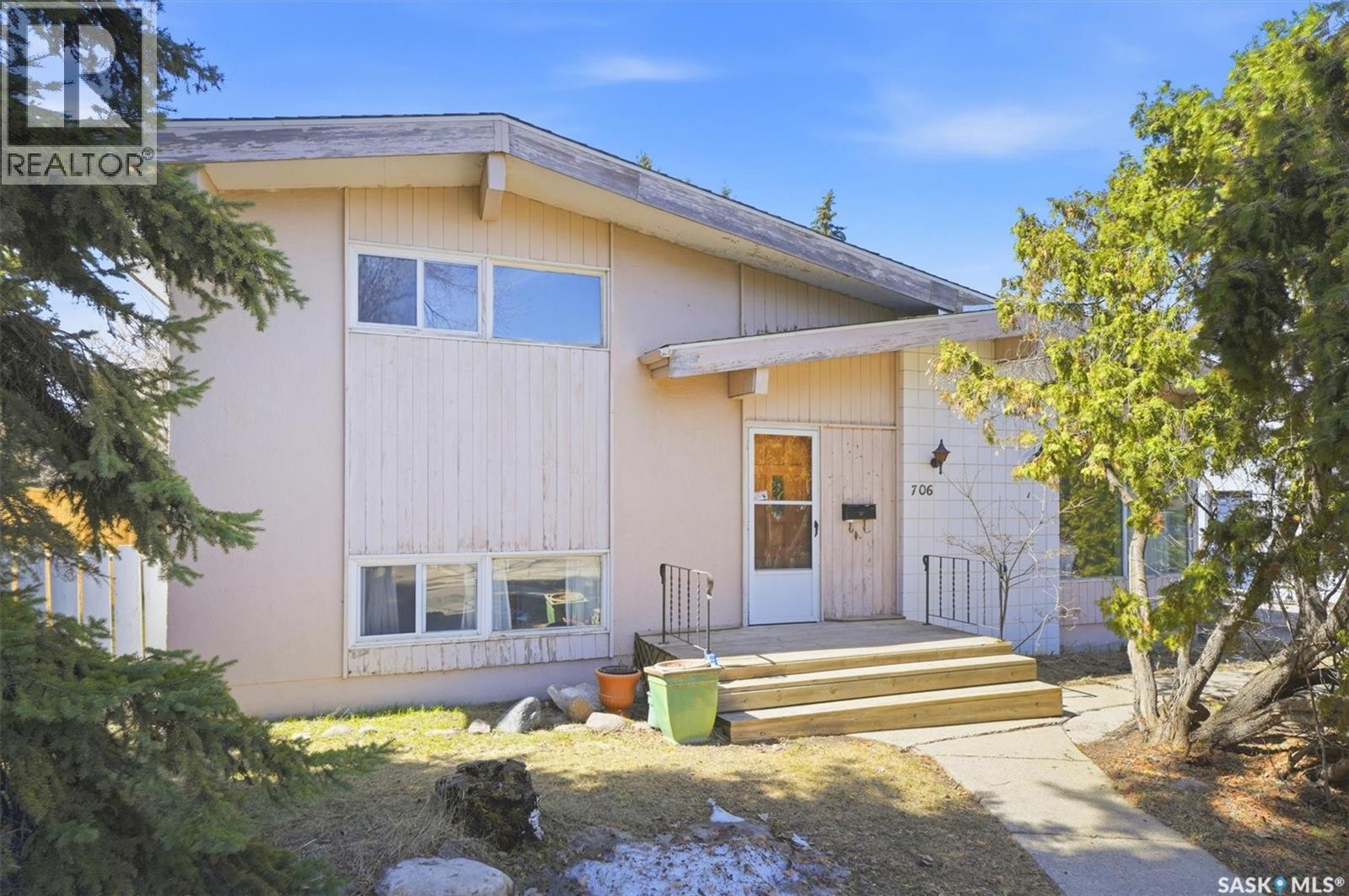 706 Arlington Avenue, Saskatoon, SK - Outdoor