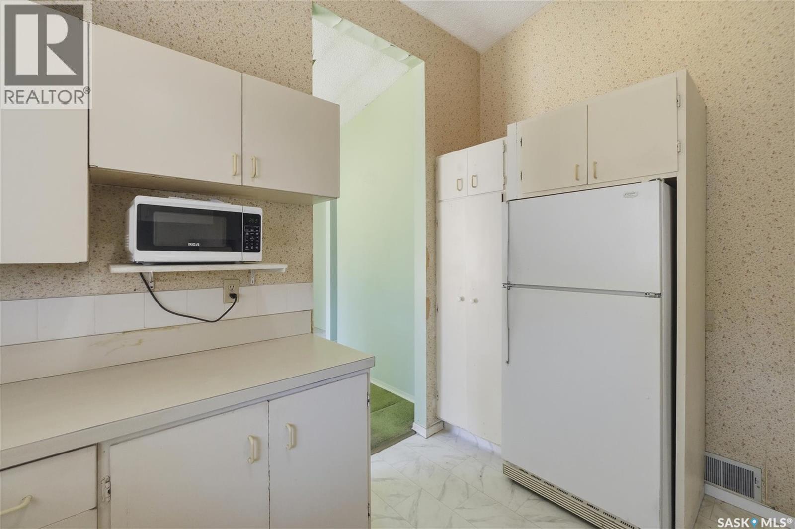 706 Arlington Avenue, Saskatoon, SK - Indoor Photo Showing Kitchen