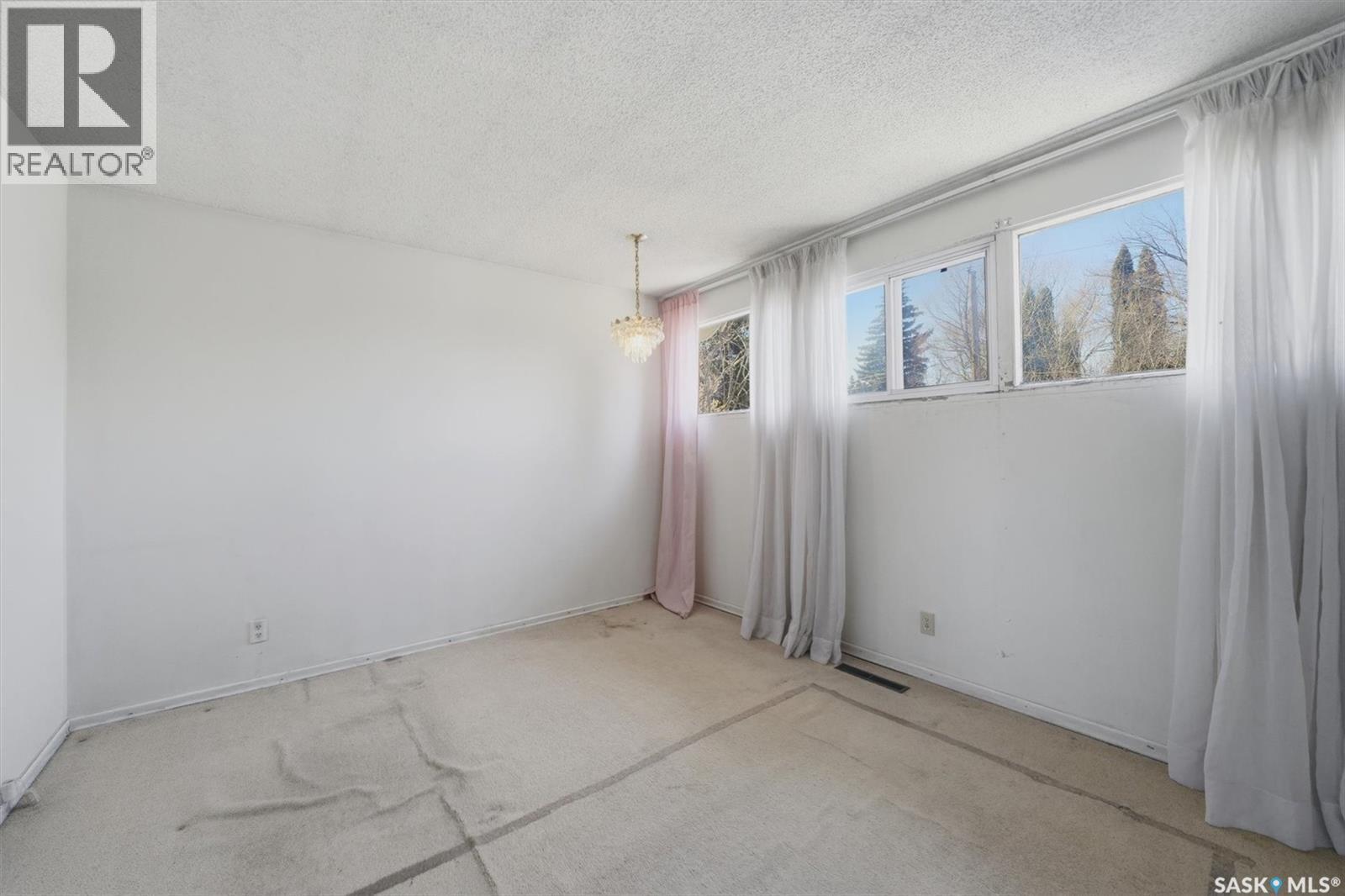 706 Arlington Avenue, Saskatoon, SK - Indoor Photo Showing Other Room