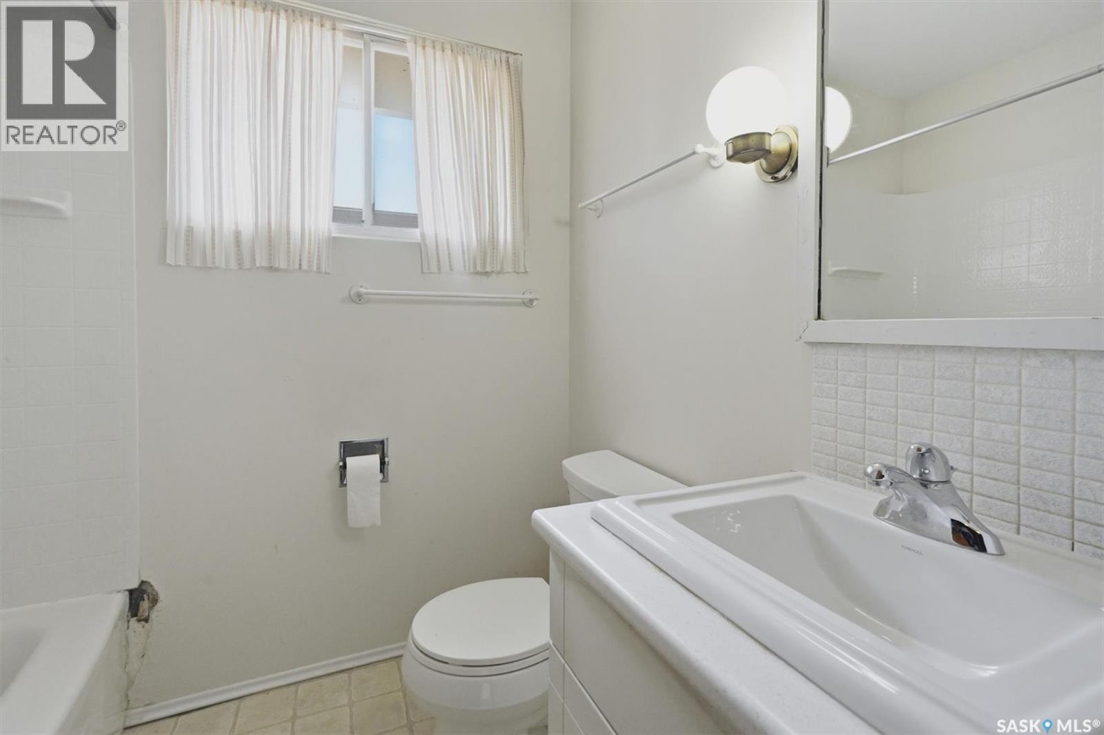 706 Arlington Avenue, Saskatoon, SK - Indoor Photo Showing Bathroom