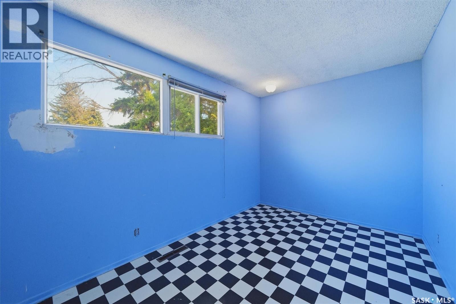 706 Arlington Avenue, Saskatoon, SK - Indoor Photo Showing Bedroom