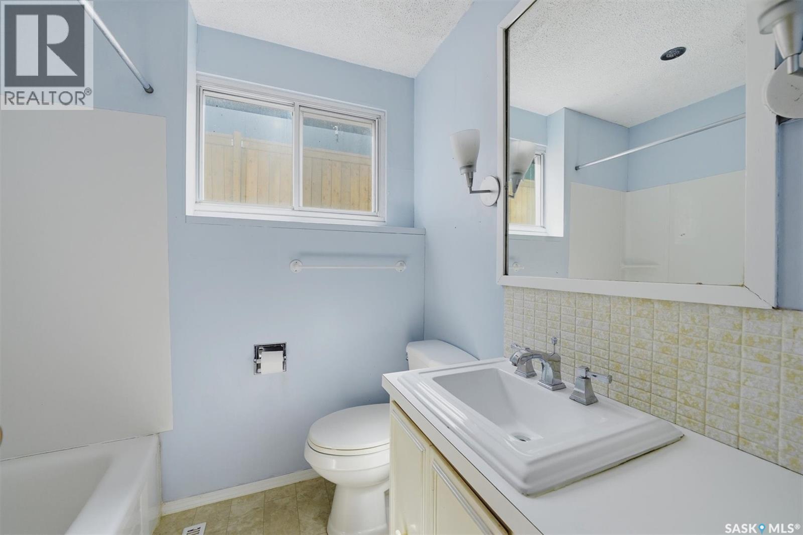 706 Arlington Avenue, Saskatoon, SK - Indoor Photo Showing Bathroom