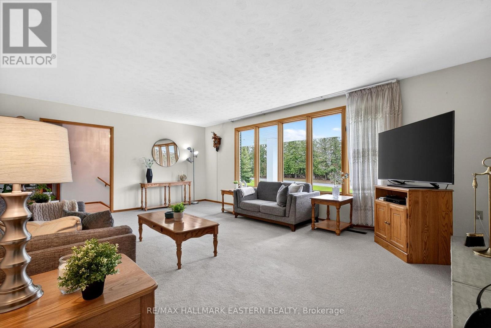 147 Second Line, Douro-Dummer, ON - Indoor Photo Showing Living Room