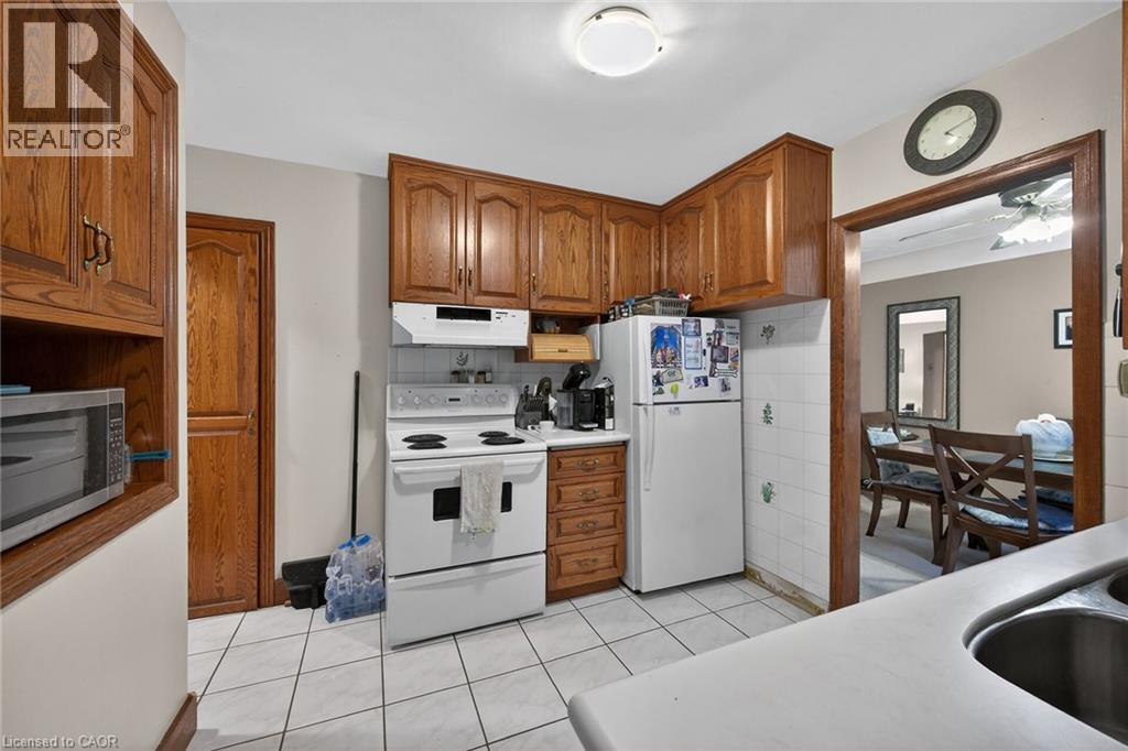 186 Seneca Avenue, Hamilton, ON - Indoor Photo Showing Kitchen