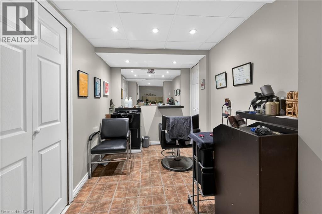 186 Seneca Avenue, Hamilton, ON - Indoor Photo Showing Other Room