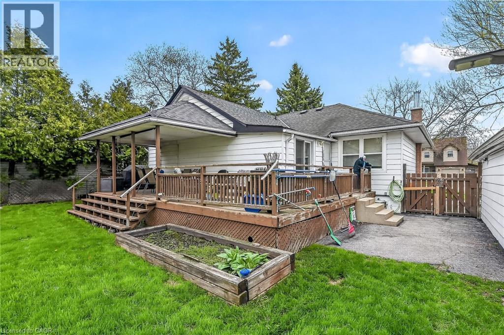 186 Seneca Avenue, Hamilton, ON - Outdoor With Deck Patio Veranda