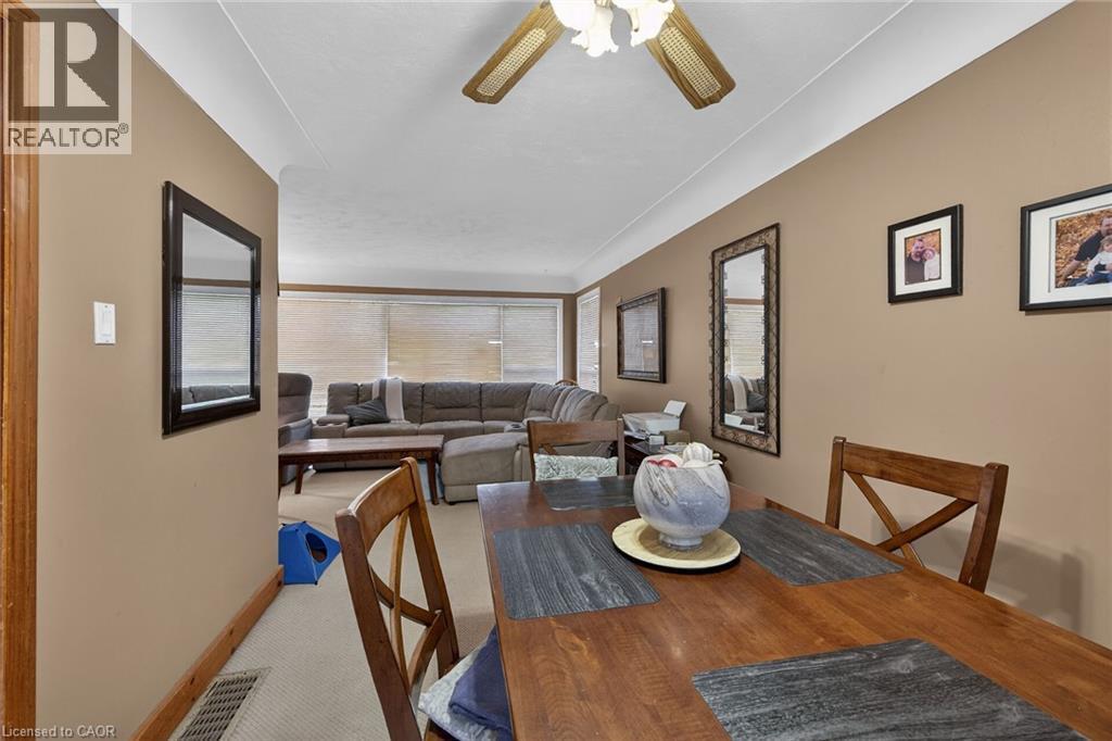 186 Seneca Avenue, Hamilton, ON - Indoor Photo Showing Dining Room