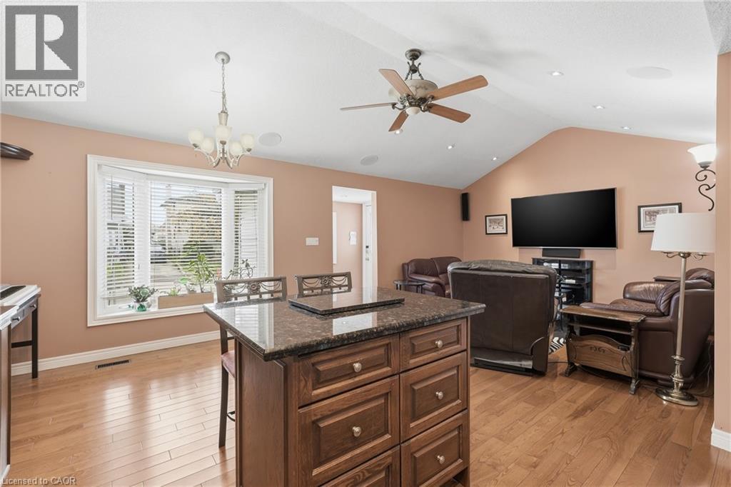 44 Selkirk Avenue, Hamilton, ON - Indoor