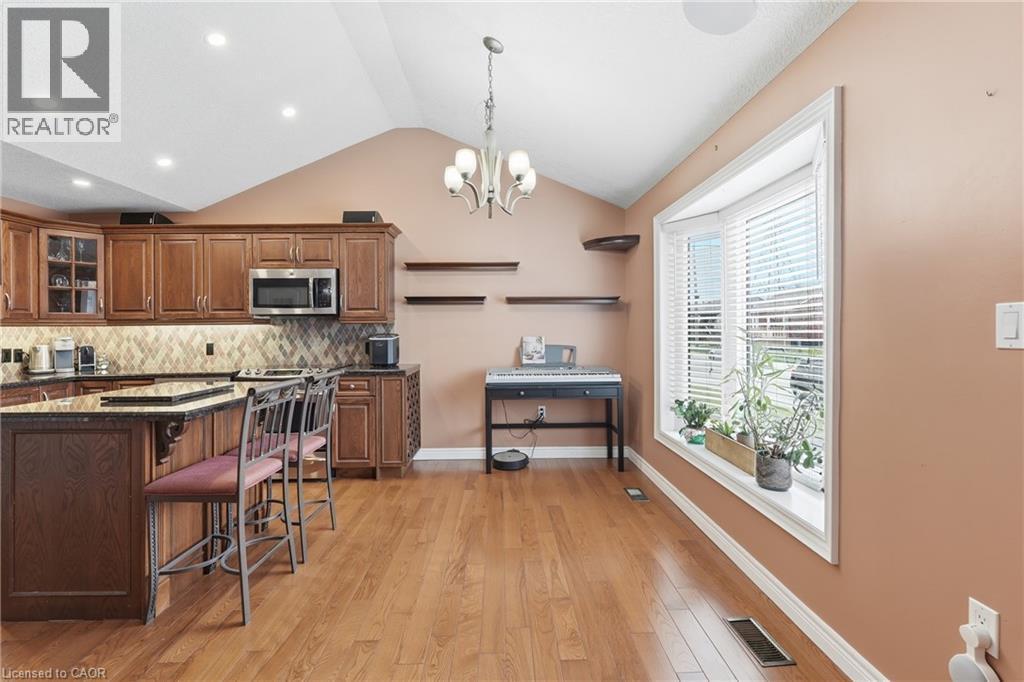 44 Selkirk Avenue, Hamilton, ON - Indoor Photo Showing Kitchen